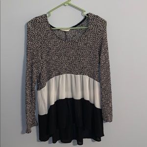 Black and white long sleeves light weight shirt.